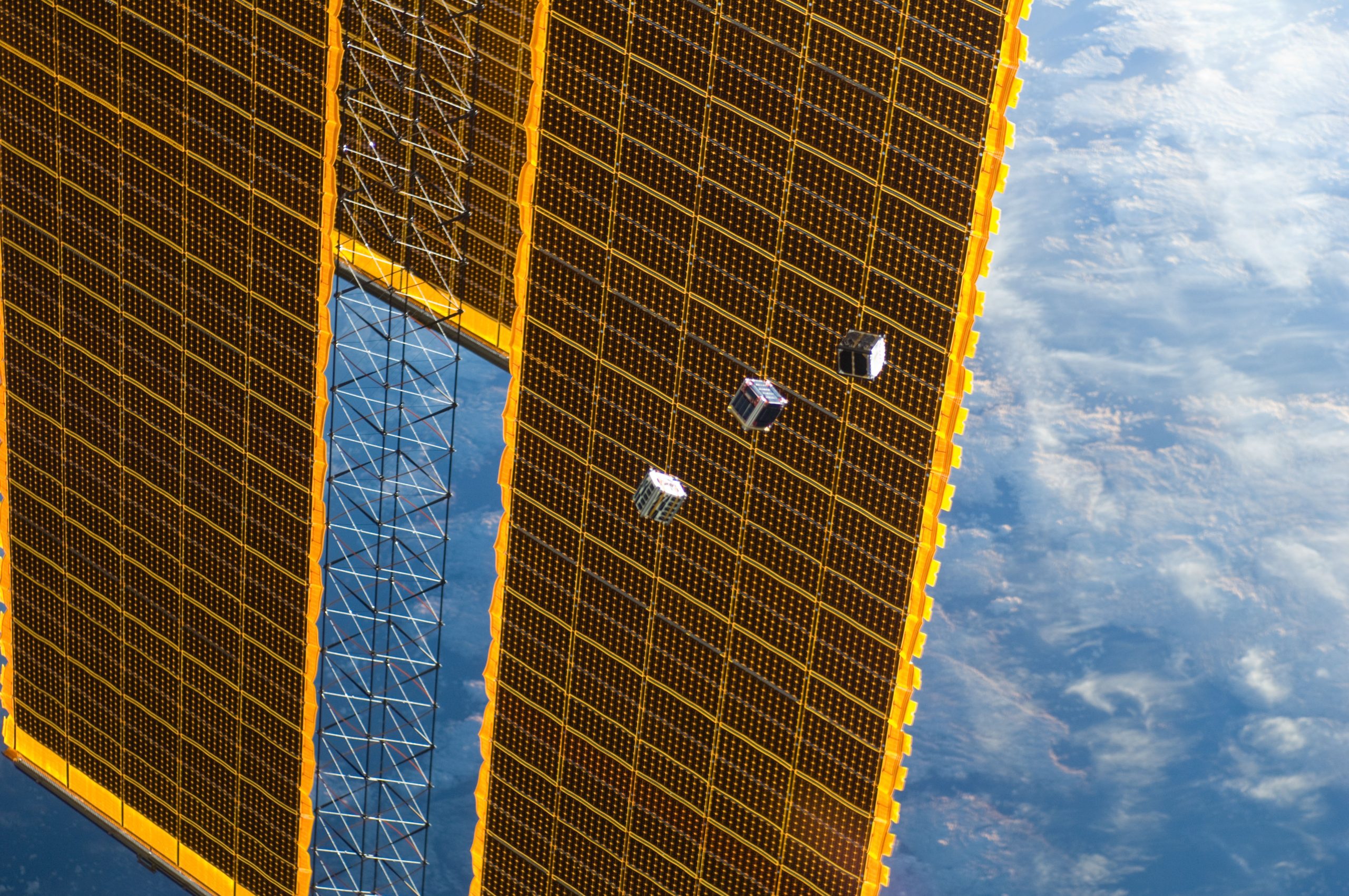 vệ tinh Nano F-1 được thả ra vũ trụ từ trạm ISS vegageospatial